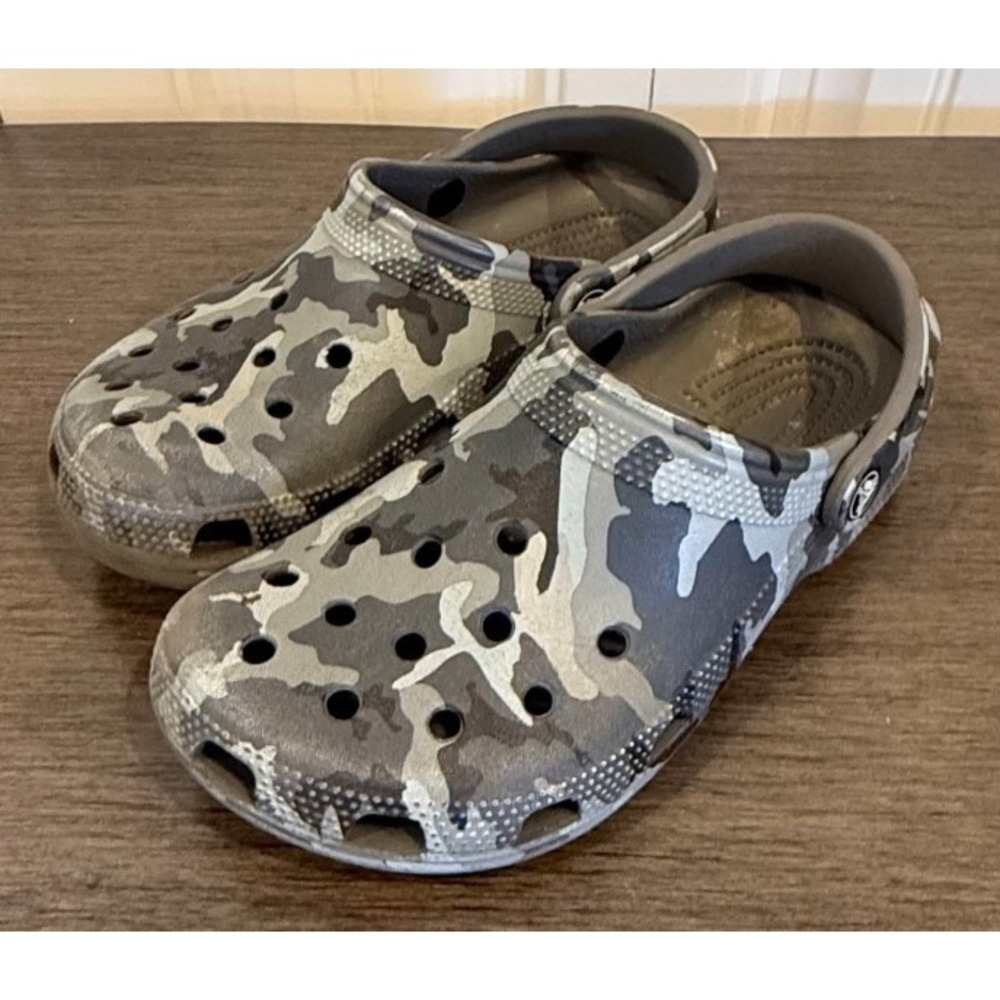 Crocs Classic Camo Clogs M5 W7 Gray Black Camouflage Casual Outdoor